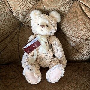 Charlie Bears Shirley CB222246A Retired Plush Cream Teddy Bear